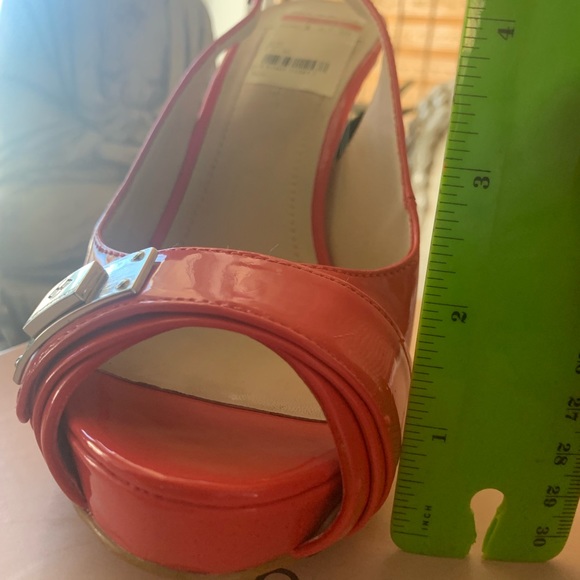 BCBG Coral Patent heels with wedge. Worn once 💕original box - Picture 7 of 7
